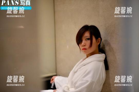 PANS - 连衣裙、美图和夏涵，怎么有种“神奇的三人组”感觉，接下来要拍个系列了？