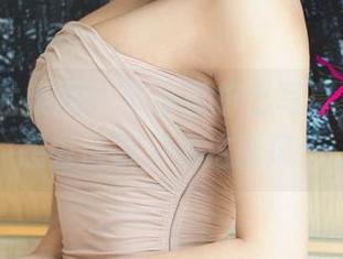 UGirls尤果网 – 芊小童护士写真，没病也想去医院只为这画风！