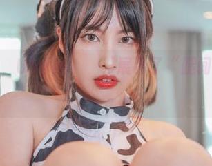 最新写真，Uhye(이유혜)展示了“腿间的小奥秘”。