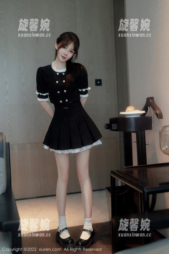 Xiuren秀人网 - 挑逗着你的好奇心，lingyu69的礼服图包与光影无关，只是那么随性。