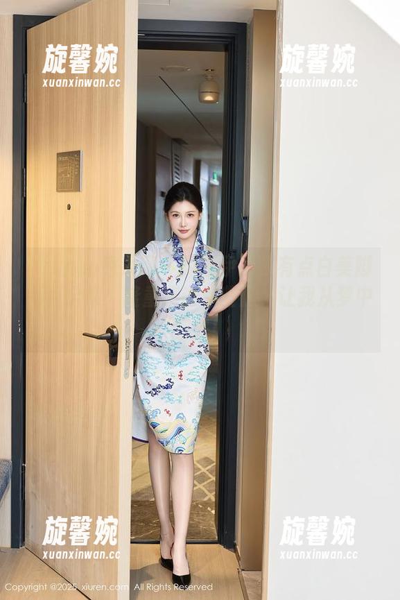 Xiuren秀人网 - 捧着伊丽莎有点白美脚写真全集：隆重感谢这些腿，让我从梦中醒来！