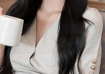Xiuren秀人网 – 好心酸的原图：刘婷婷在户外拼命让自己看起来不被风吹走！