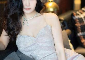 Xiuren秀人网 – 吃白菜的vi菜菜的职业装写真，穿对了，老板的目光都变柔和了