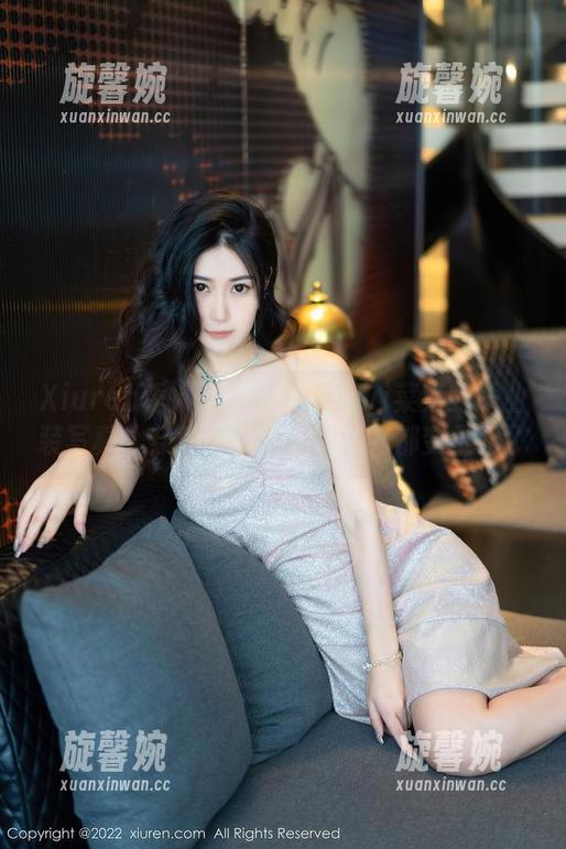 Xiuren秀人网-吃白菜的vi菜菜 Xiuren秀人网 - 吃白菜的vi菜菜的职业装写真,穿对了,老板的目光都变柔和了