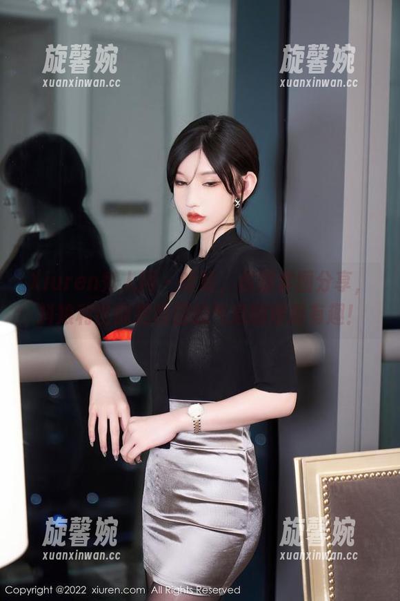 Xiuren秀人网 - 哈哈，校服套图分享，抖娘利世能把校园的气息翻得挺有趣！