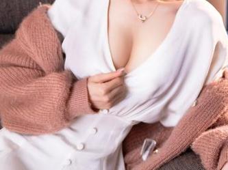 aqua水淼作品：礼服比例真心完美，没见过这么会穿的了，哪来的底气！