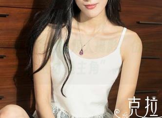 克拉女神 – 周迪的双人摄影，仿佛在说“我才是主角”。