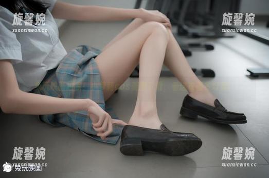 兔玩映画独家！小萝莉cos美图下载，看这衣服多好看！