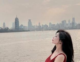 微密圈 – 随手翻翻!周妍希的内购写真,黑裙与红丝的摩擦