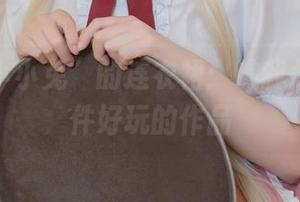 “咬人小小兔”的连衣裙：瞧我怎么看这件好玩的作品