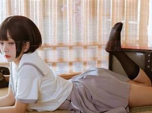 喵糖映画：海边红裙——浪花一朵朵，红裙一摇摇，原图里的海风太任性！