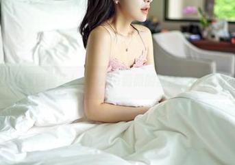 嗲囡囡 – 原图警告!Arude薇薇的丝袜写真隐秘而性感