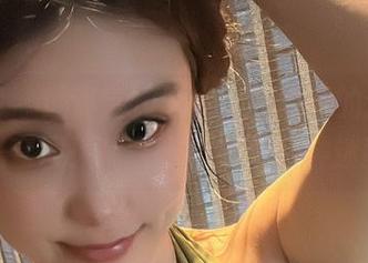 微密圈 – 进澡堂式思维,看奶雯的连衣裙无圣光套图!你会承担得起这种迷醉吗?