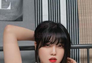 这张原图让我脑补了一堆，宋哈娜(송하나)和她的圣诞公仔图包好神奇哈哈