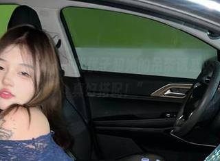 微密圈 – 在线揭秘:小优优子和她的吊带诱惑,“这玩意儿真好搭配!”