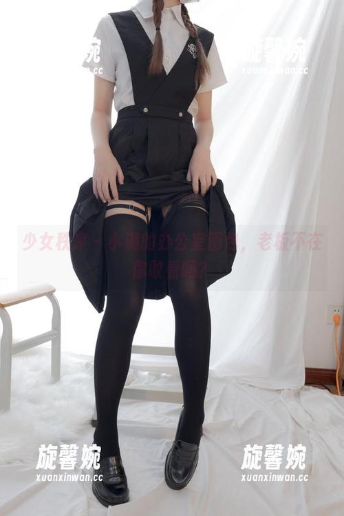少女秩序-小满 少女秩序 - 小满的办公室图包,老板不在你敢看吗?