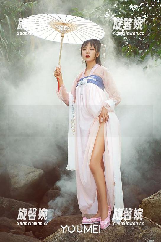 尤蜜荟-费若拉 尤蜜荟 - 原图里的费若拉,让我想起了泡沫白酒,清淡又扎心