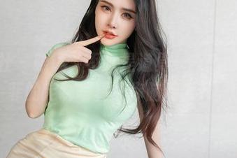 星颜社 – 眼镜，不只是道具——Emily尹菲的定制写真让你脑洞大开。