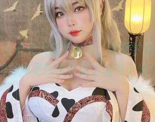 哎呀，杏子夫人忘带书本，结果学姐校服自拍写真更新也变成了闪光小偷！