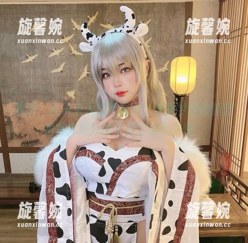 哎呀，杏子夫人忘带书本，结果学姐校服自拍写真更新也变成了闪光小偷！