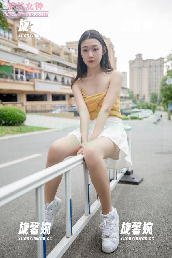梦丝女神 - 新鲜出炉！向雪学姐最新图片，让我们一起欣赏这颗“学术星球”的离谱时尚！
