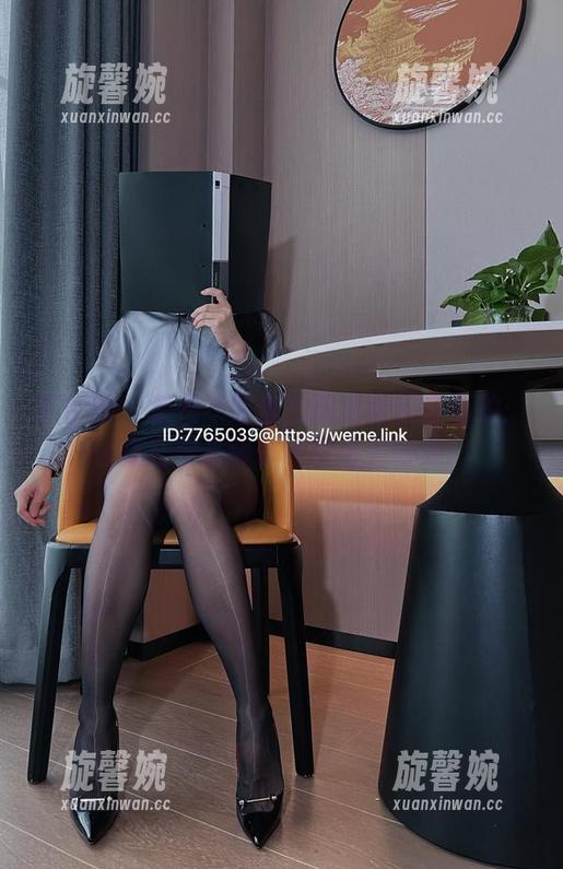 楚楚不吃鱼 微密圈 - 楚楚不吃鱼的职业装认证私拍:让你在早高峰时也能恰到好处!