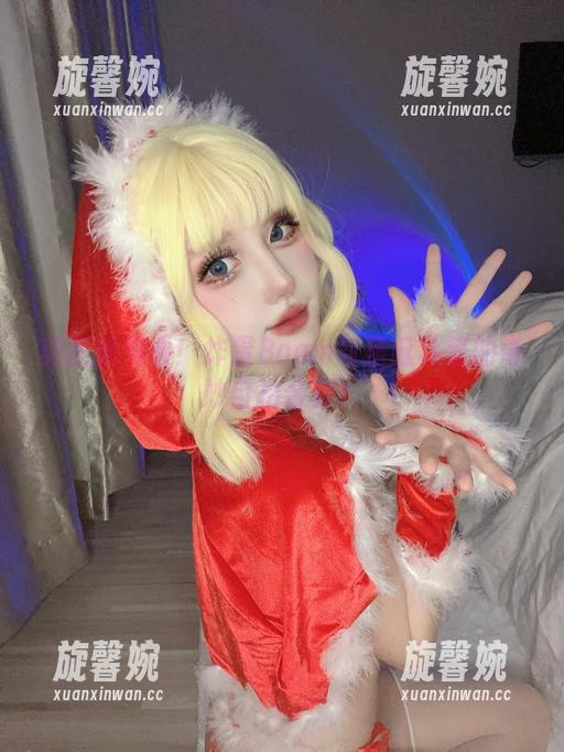 炸蛋Boom 美图抢先看!炸蛋Boom与圣诞斗篷的奇妙自拍合影!