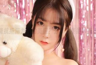 谁能抗拒猫九酱的美腿?分享这些绝妙画面!