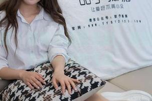 甜予摄影 – 璇璇的拖鞋私拍，隐约透着点不拘一格的气息。