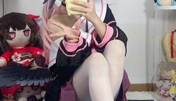 白栎Shirly降临——水手服写真集，最新作品，像是在海边漫步！