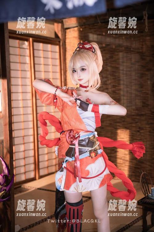 白莉爱吃巧克力 这是白莉爱吃巧克力分享的写真,小舞不小心引发了超多联想呢!