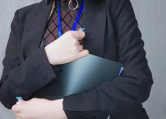 精致又慵懒：白银81穿白色毛衣的美图小记录