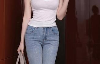 秀人网 – 更新!一颗甜蛋黄a服装秀?不,是少女日常的写真集!