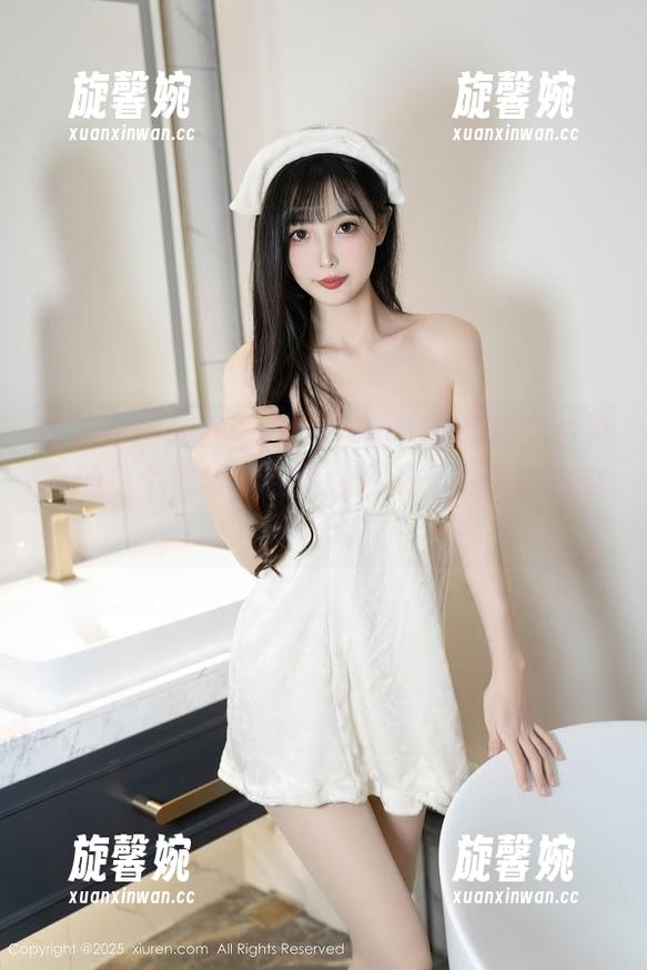 秀人网 - 陈雅漫VICKY的定制写真：白衬衫的每个褶皱都在讲述今天又是个尴尬的一天。