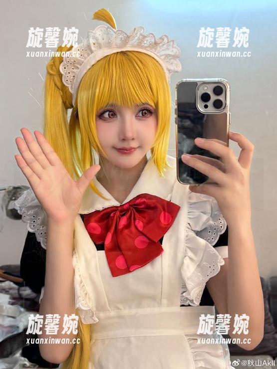 秋山AkI 图库里的秋山AkI,白衬衫和你的早餐一样重要!