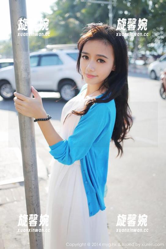 美媛馆-伊小七MoMo 美媛馆 - 最新校服套图,伊小七MoMo把青春演绎得如此鲜活,是不是该给我加根荧光笔好好标记下?