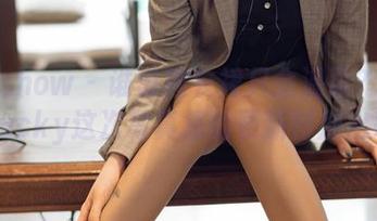 花漾show – 谁说连衣裙只会温柔？唐婉儿Lucky这次写真集的更新特别出彩！