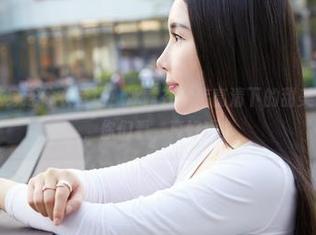 蜜桃社 – 这身连体衣登场,冰露在图库高清下的甜美又带点冷峻,你们看,真好玩!