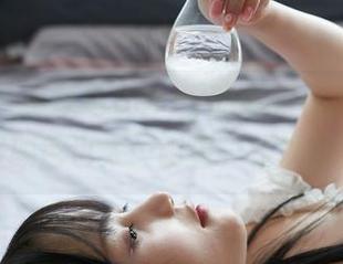 蜜桃社 – 小草莓Berry的最新作品原图,礼服颜色也太…耐看,难以忘怀!