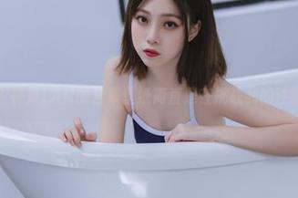 制服之美？许岚LAN的合集壁纸简直是在挑战我的注意力极限。
