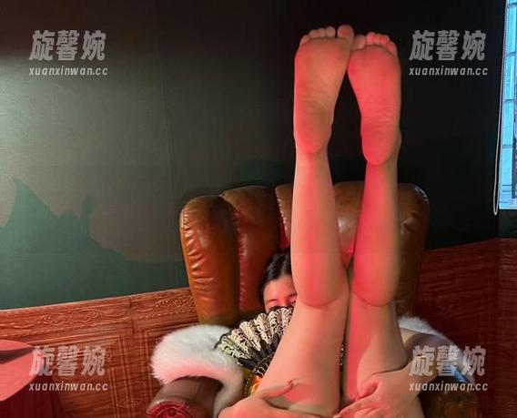 微密圈 - 作品大揭秘，迷人的五姨太在浴缸里有何不为人知的画面？