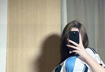 微密圈 – 学姐写真美图一波接一波,醇子小姨的创作能力让我只能捧心!
