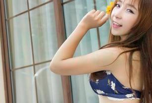 魅妍社 – 糯美子Mini的自拍浪漫：在写真集里晃悠，资源好像总藏着点特别的。