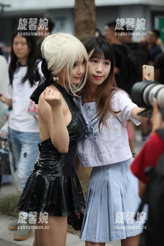 魔镜街拍-婷婷 魔镜街拍 - 从容销售与粉嫩裙:婷婷的日常私拍和捉摸不定的资源!